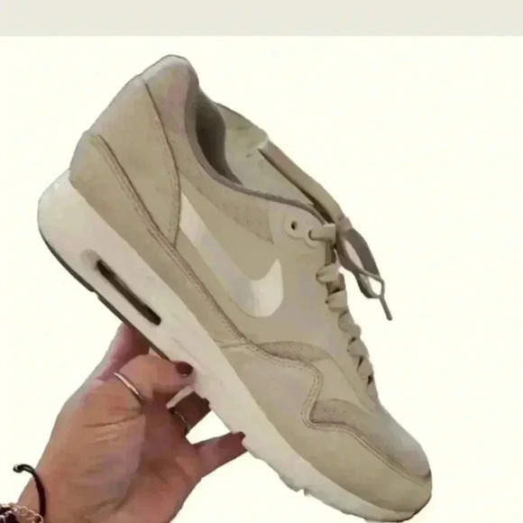 Nike Womens Air Max 1 Ultra Essentials 'String Iron Metallic Gold' 9 - Picture 13 of 14